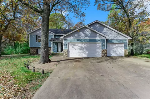 38470 Glacier Dr, North Branch, MN 55056