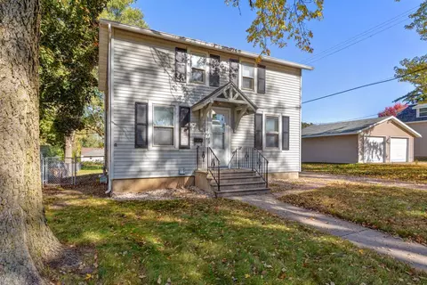 218 10th St NW, Faribault, MN 55021 photo 4