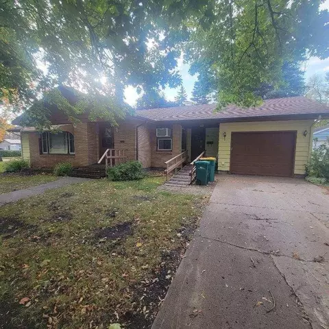 601 Maple St, Breckenridge, MN 56520