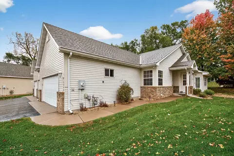 2099 Albemarle Ct N, Roseville, MN 55113