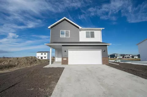 2408 38 Ave S, Moorhead, MN 56560