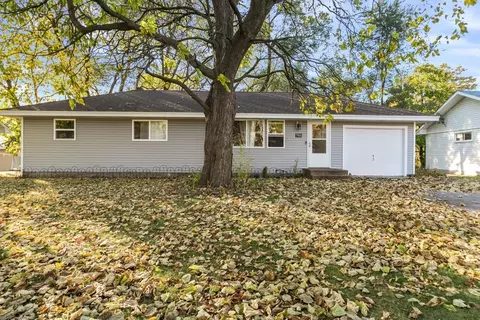 7916 Pleasant View Dr NE, Spring Lake Park, MN 55432