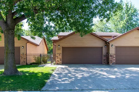 3208 16th Ave S, Fargo, ND 58103