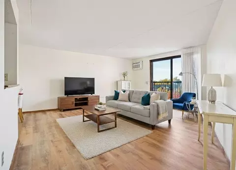 2601 Kenzie Ter #402, Saint Anthony, MN 55418