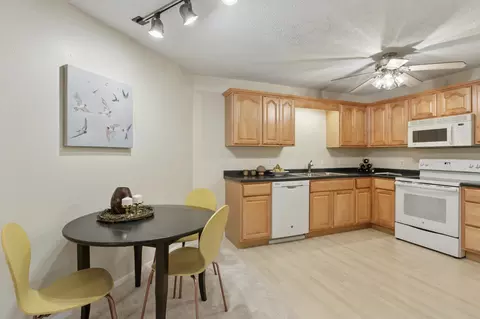 1700 Four Oaks Rd #226B, Eagan, MN 55121 photo 3