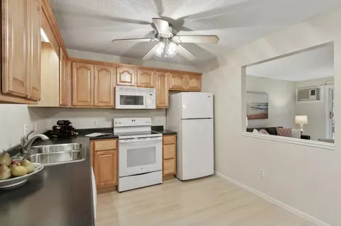 1700 Four Oaks Rd #226B, Eagan, MN 55121 photo 4