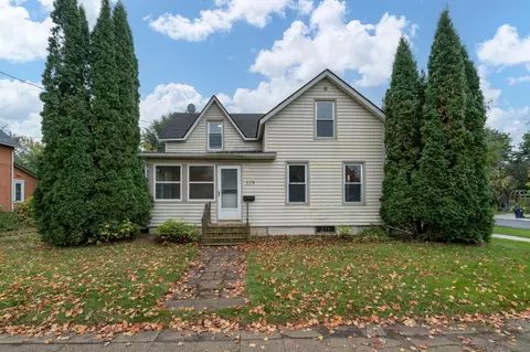 119 Woodley St W, Northfield, MN 55057