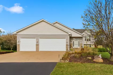 696 Buttercup Ct, Hudson, WI 54016