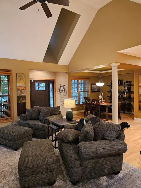 Living - 524 19th St SE, Willmar, MN 56201 photo 1 of 5