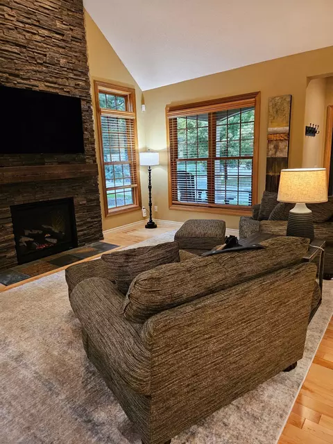 Living - 524 19th St SE, Willmar, MN 56201 photo 2 of 5
