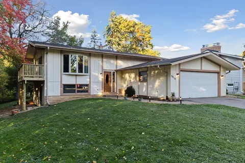 8010 60 12 Ave N, New Hope, MN 55428