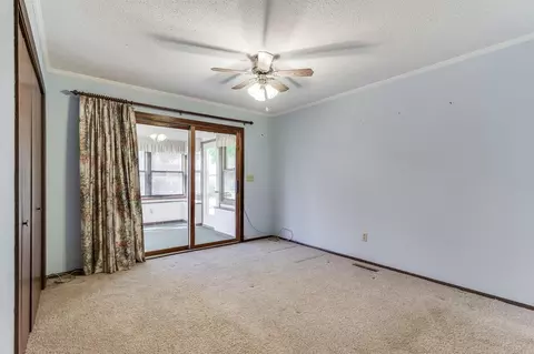 Bedroom - 906 Redwood St E, La Crescent, MN 55947 photo 1 of 6