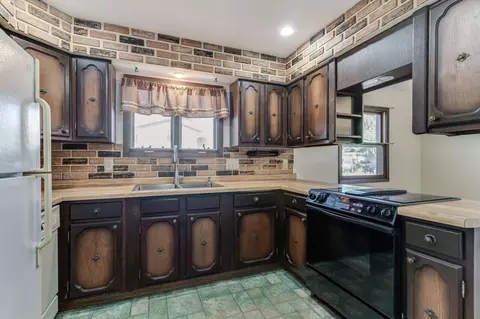 Kitchen - 906 Redwood St E, La Crescent, MN 55947 photo 1 of 4