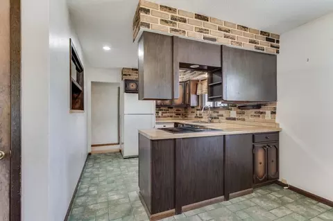 Kitchen - 906 Redwood St E, La Crescent, MN 55947 photo 3 of 4