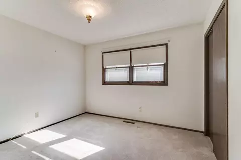 Bedroom - 906 Redwood St E, La Crescent, MN 55947 photo 2 of 6