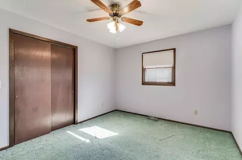Bedroom - 906 Redwood St E, La Crescent, MN 55947 photo 4 of 6