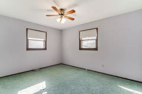 Bedroom - 906 Redwood St E, La Crescent, MN 55947 photo 3 of 6