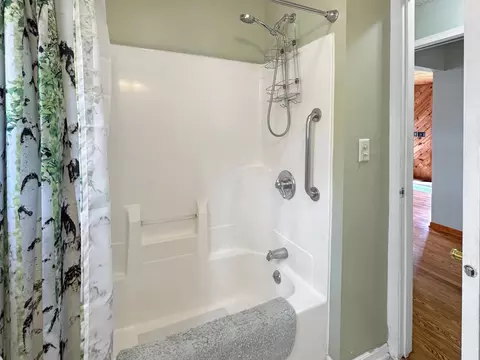Bath - 2153 River Rd, Duluth, MN 55803 photo 1 of 4