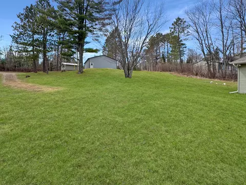 Exterior - 2153 River Rd, Duluth, MN 55803 photo 8 of 16