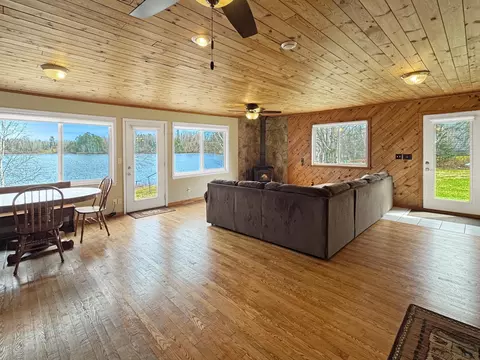 Living - 2153 River Rd, Duluth, MN 55803 photo 3 of 7