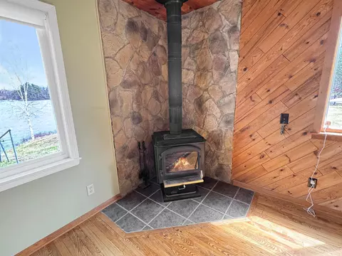 Living - 2153 River Rd, Duluth, MN 55803 photo 6 of 7