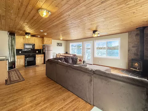 Living - 2153 River Rd, Duluth, MN 55803 photo 2 of 7