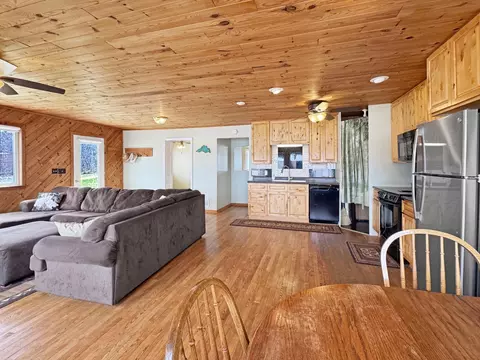 Living - 2153 River Rd, Duluth, MN 55803 photo 7 of 7