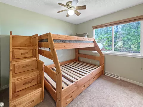 Bedroom - 2153 River Rd, Duluth, MN 55803 photo 3 of 7