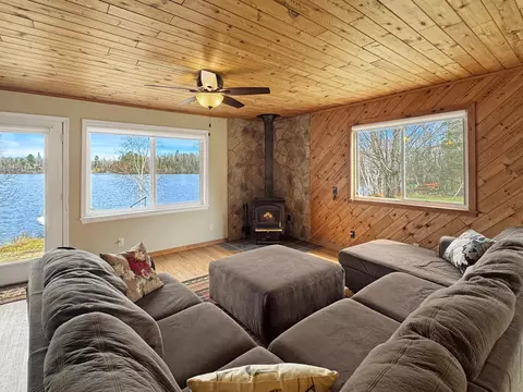 Living - 2153 River Rd, Duluth, MN 55803 photo 5 of 7