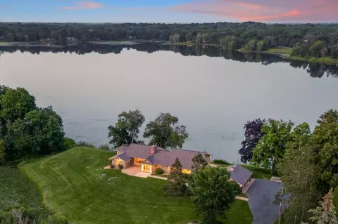 4 W Shore Rd, North Oaks, MN 55127