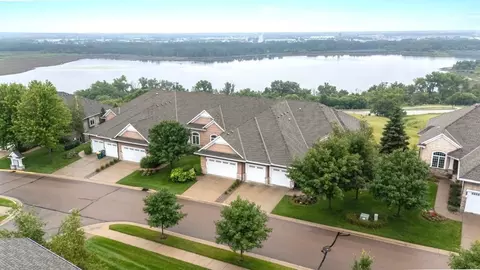 10112 Indigo Dr, Eden Prairie, MN 55347