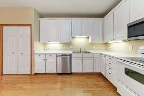 Kitchen - 2712 Village Dr, Faribault, MN 55021 photo 2 of 3