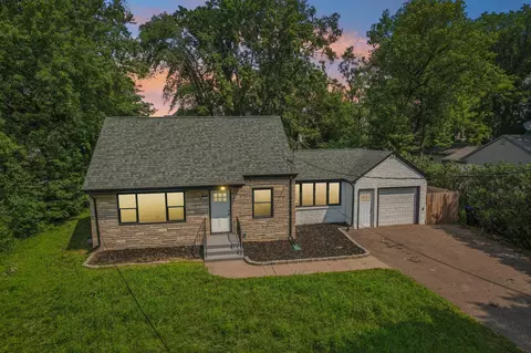 667 County Road C W, Roseville, MN 55113