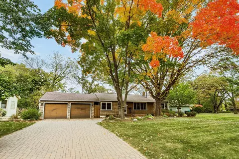374 Floral Dr W, Shoreview, MN 55126