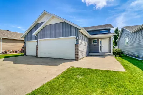 7394 21st St S, Fargo, ND 58104