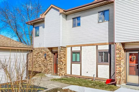 2058 Pathways Dr #9, Saint Paul, MN 55119
