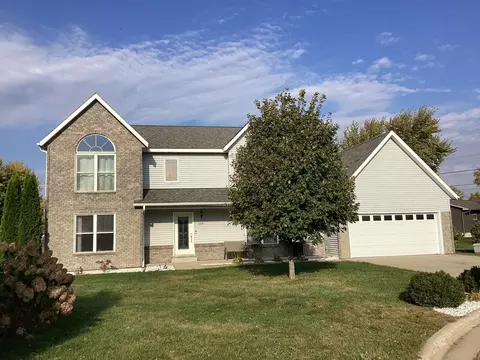119 Hall Ln, Alden, MN 56009