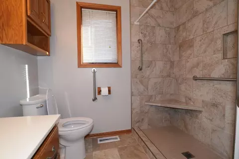 Bath - 209 E Henry St, Le Roy, MN 55951 photo 3 of 5