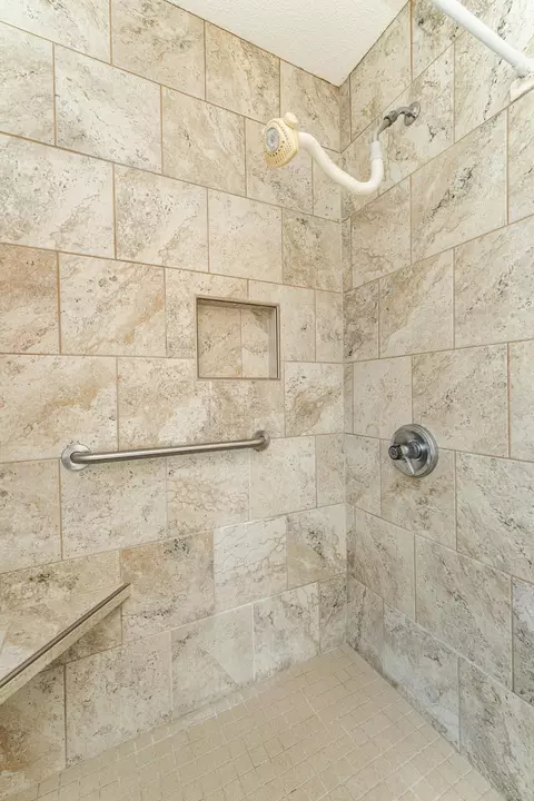 Bath - 209 E Henry St, Le Roy, MN 55951 photo 2 of 5