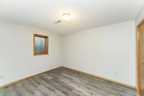 Bedroom - 209 E Henry St, Le Roy, MN 55951 photo 5 of 7