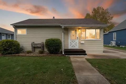 Exterior - 1711 1st Ave SE, Austin, MN 55912 photo 2 of 2