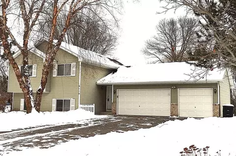 6110 262nd St, Wyoming, MN 55092