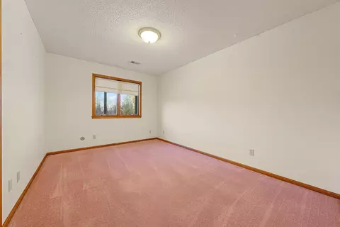 Bedroom - 1308 Greenleaf Rd, Faribault, MN 55021 photo 6 of 10