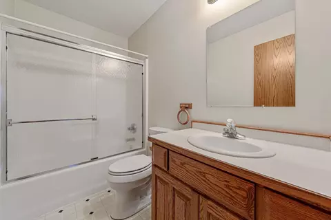 Bath - 1308 Greenleaf Rd, Faribault, MN 55021 photo 6 of 6