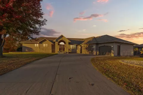 Exterior - 1308 Greenleaf Rd, Faribault, MN 55021 photo 4 of 12