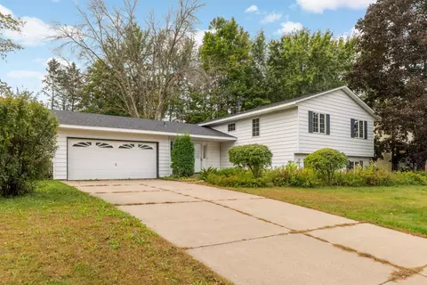 2436 Lydia Ave E, Maplewood, MN 55109