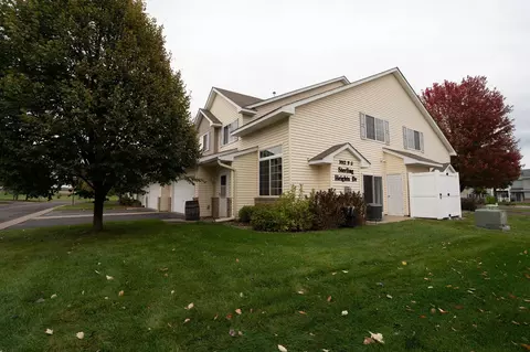 3512 Sterling Heights Dr #J, River Falls, WI 54022