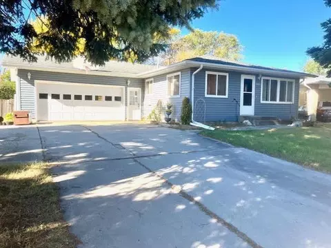 1107 10th St N, Moorhead, MN 56560
