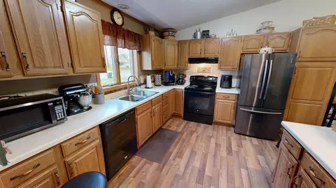 Kitchen - 2610 9th St SW, Willmar, MN 56201 photo 8 of 8