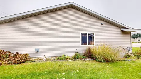 Exterior - 2610 9th St SW, Willmar, MN 56201 photo 5 of 6